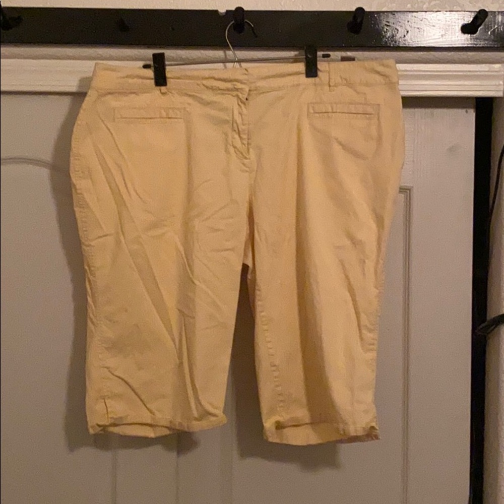 Shorts yellow stretchy waistband